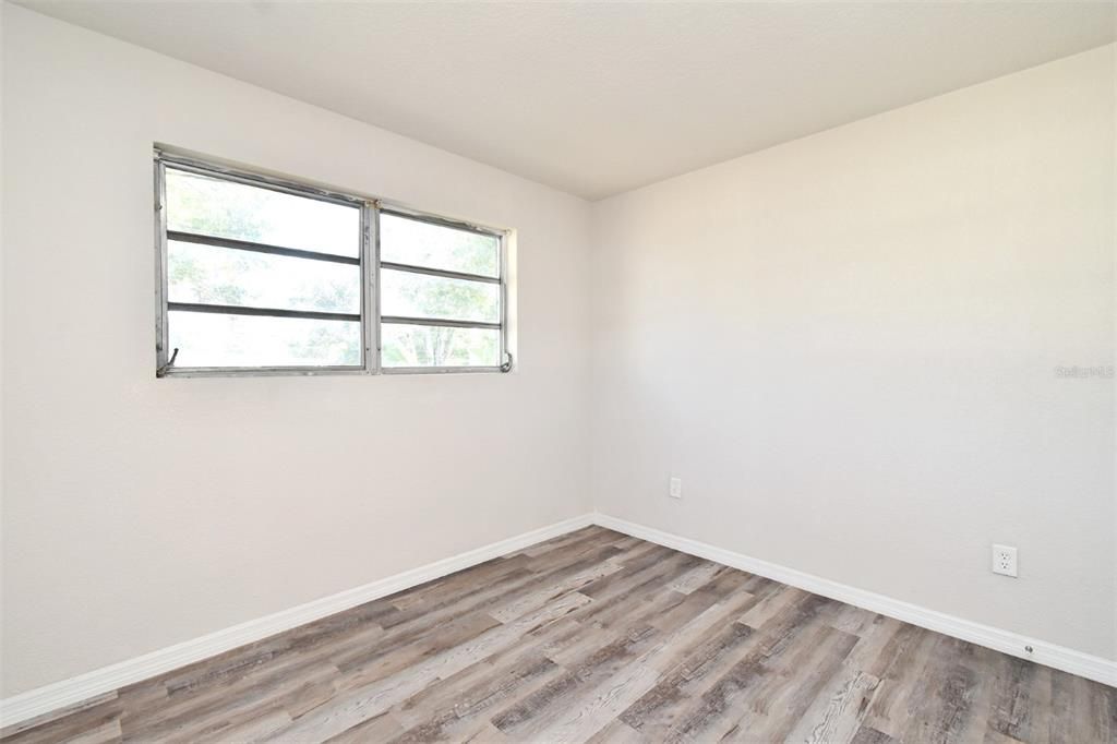 合同活跃: $259,900 (3 贝兹, 2 浴室, 1118 平方英尺)