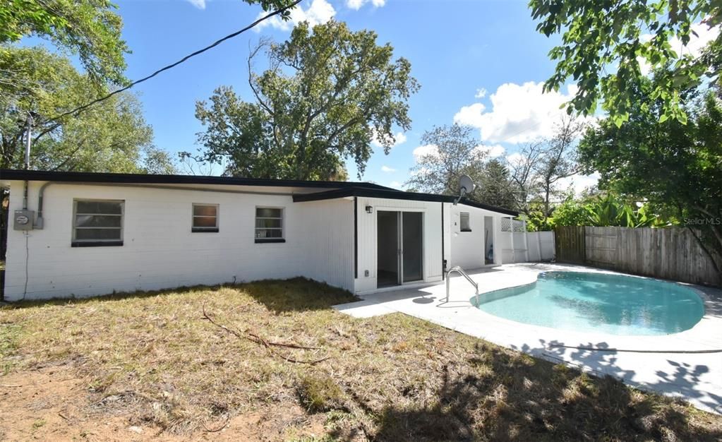 合同活跃: $259,900 (3 贝兹, 2 浴室, 1118 平方英尺)