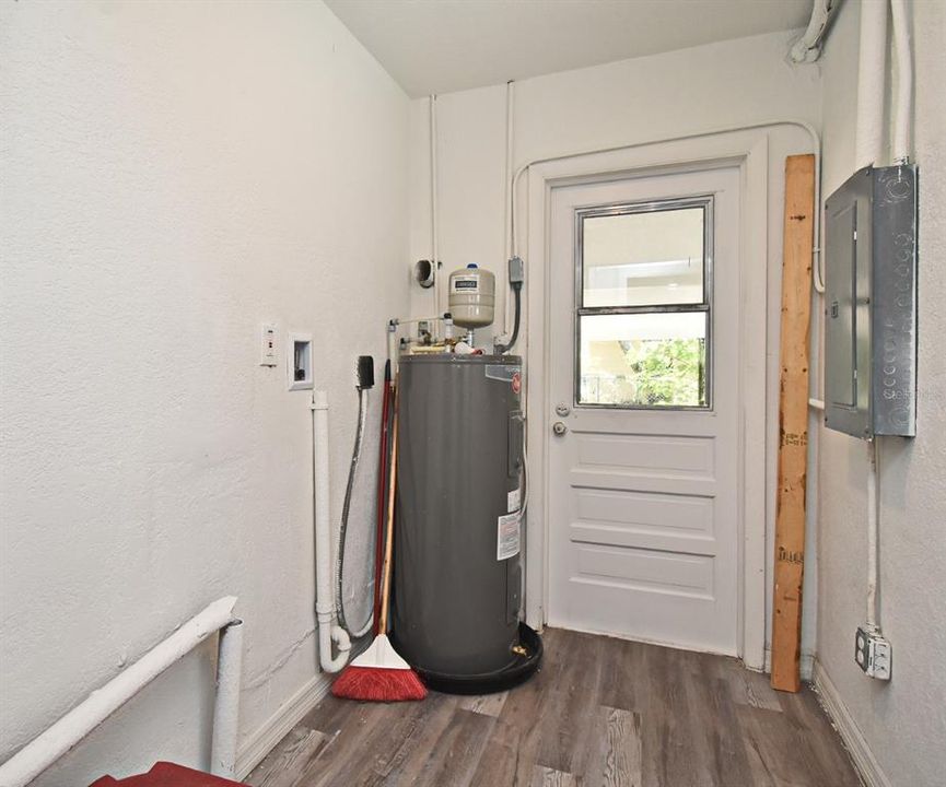 合同活跃: $259,900 (3 贝兹, 2 浴室, 1118 平方英尺)