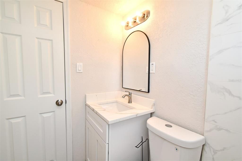 合同活跃: $259,900 (3 贝兹, 2 浴室, 1118 平方英尺)