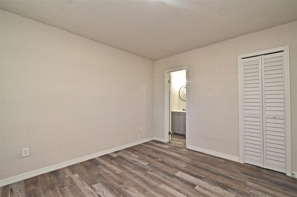 合同活跃: $259,900 (3 贝兹, 2 浴室, 1118 平方英尺)