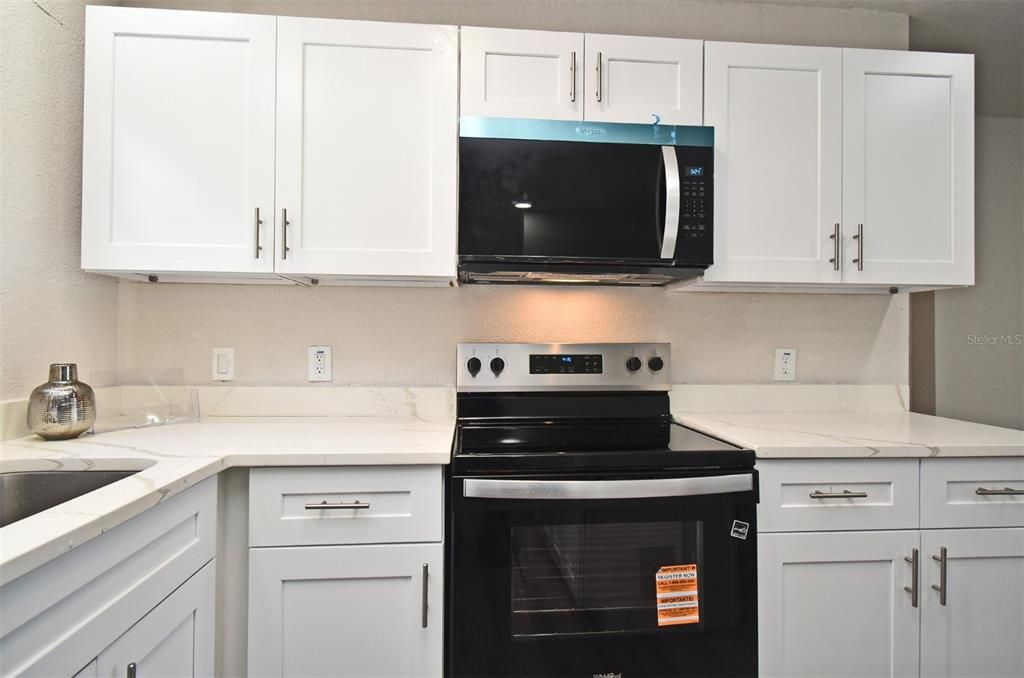 合同活跃: $259,900 (3 贝兹, 2 浴室, 1118 平方英尺)