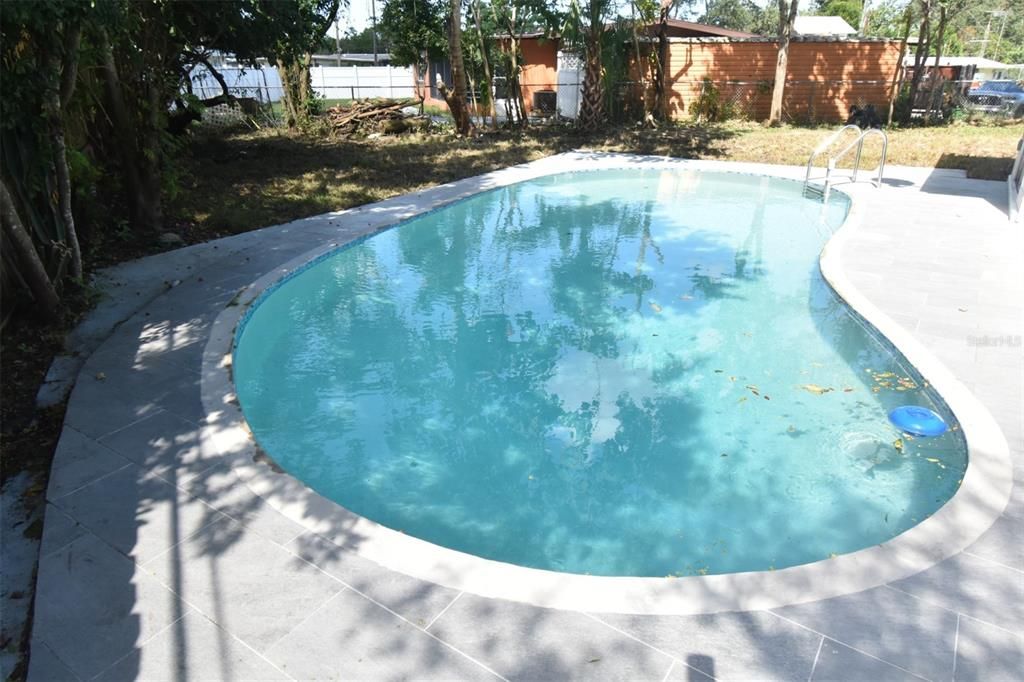 合同活跃: $259,900 (3 贝兹, 2 浴室, 1118 平方英尺)