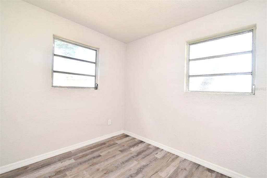 合同活跃: $259,900 (3 贝兹, 2 浴室, 1118 平方英尺)