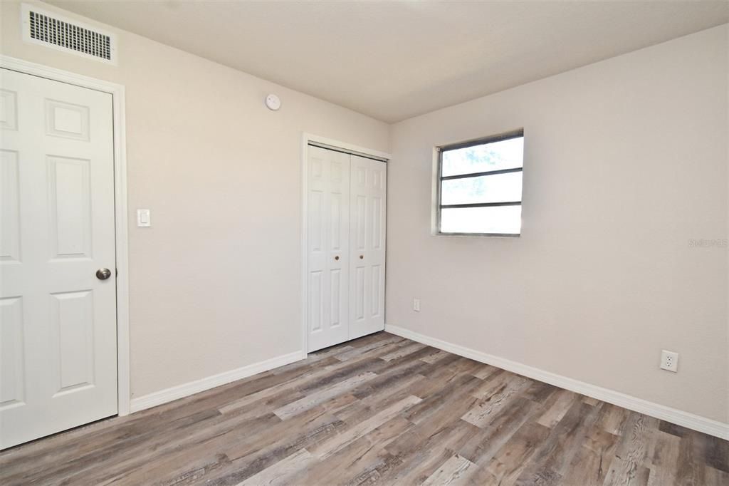 合同活跃: $259,900 (3 贝兹, 2 浴室, 1118 平方英尺)