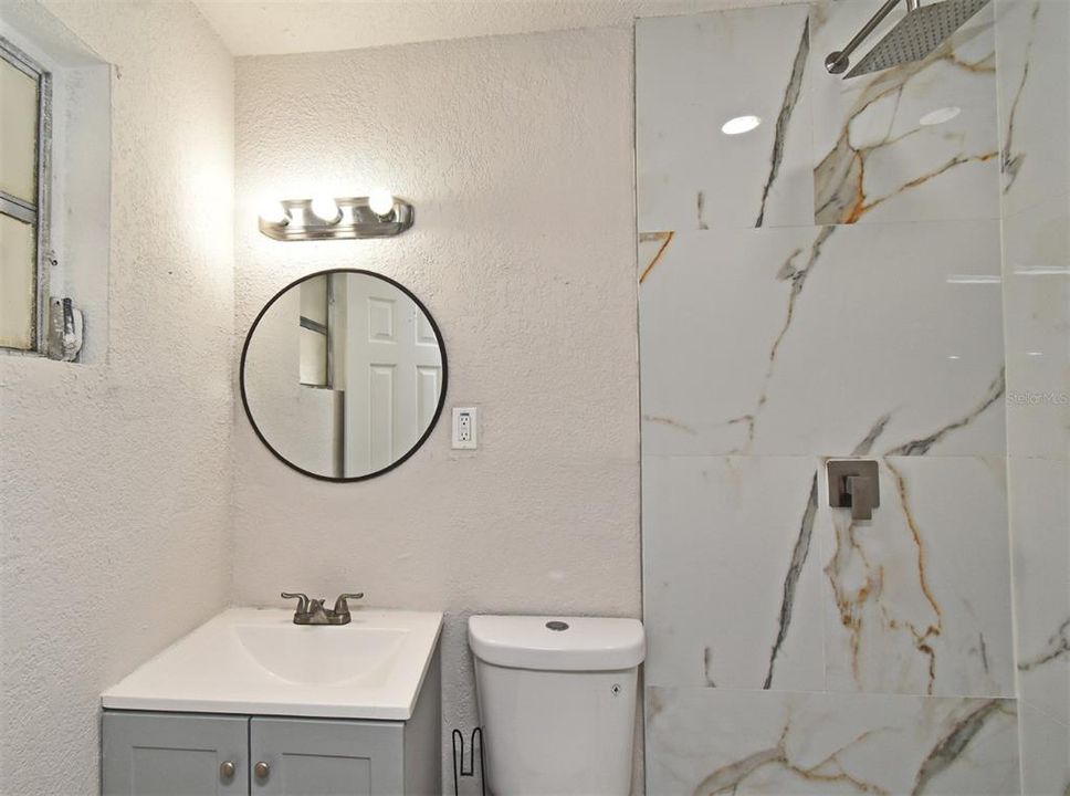 合同活跃: $259,900 (3 贝兹, 2 浴室, 1118 平方英尺)