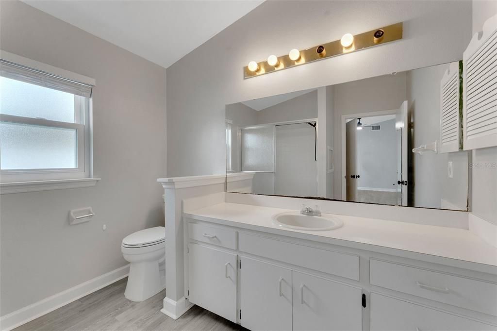 合同活跃: $269,999 (3 贝兹, 2 浴室, 1438 平方英尺)