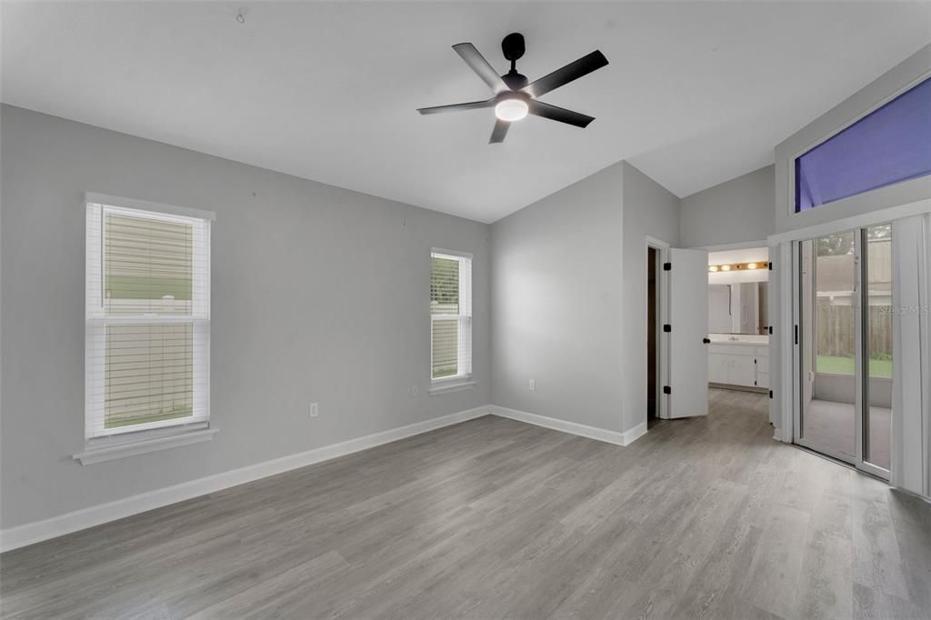 合同活跃: $269,999 (3 贝兹, 2 浴室, 1438 平方英尺)