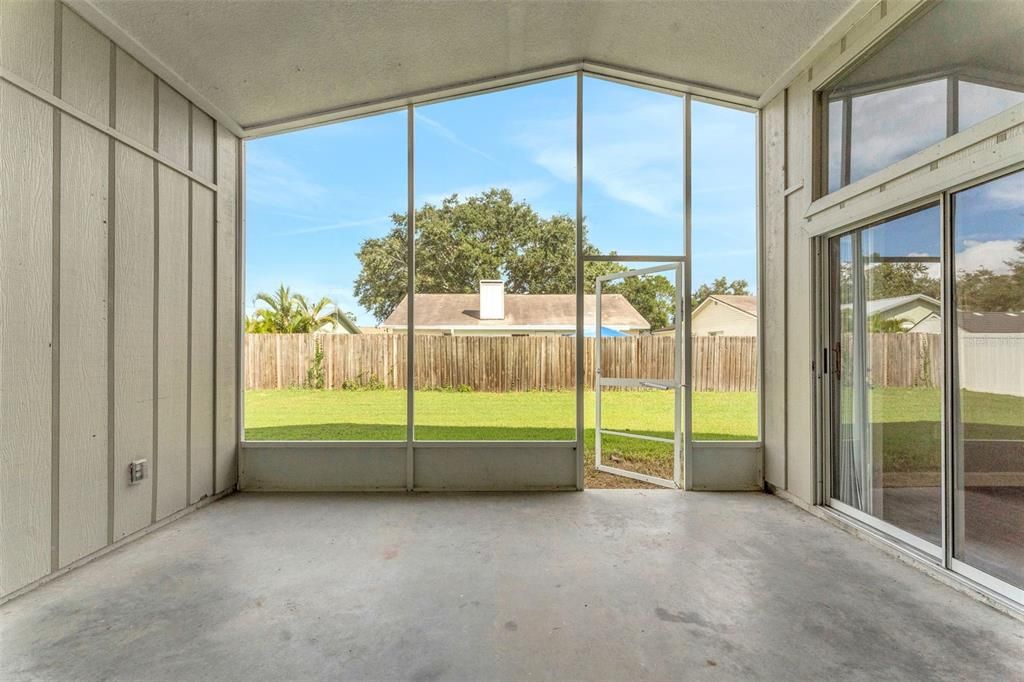 合同活跃: $269,999 (3 贝兹, 2 浴室, 1438 平方英尺)