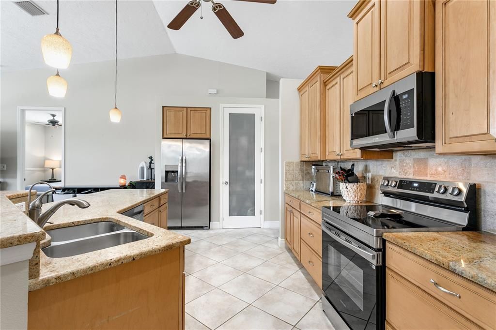 待售: $579,900 (3 贝兹, 2 浴室, 1830 平方英尺)