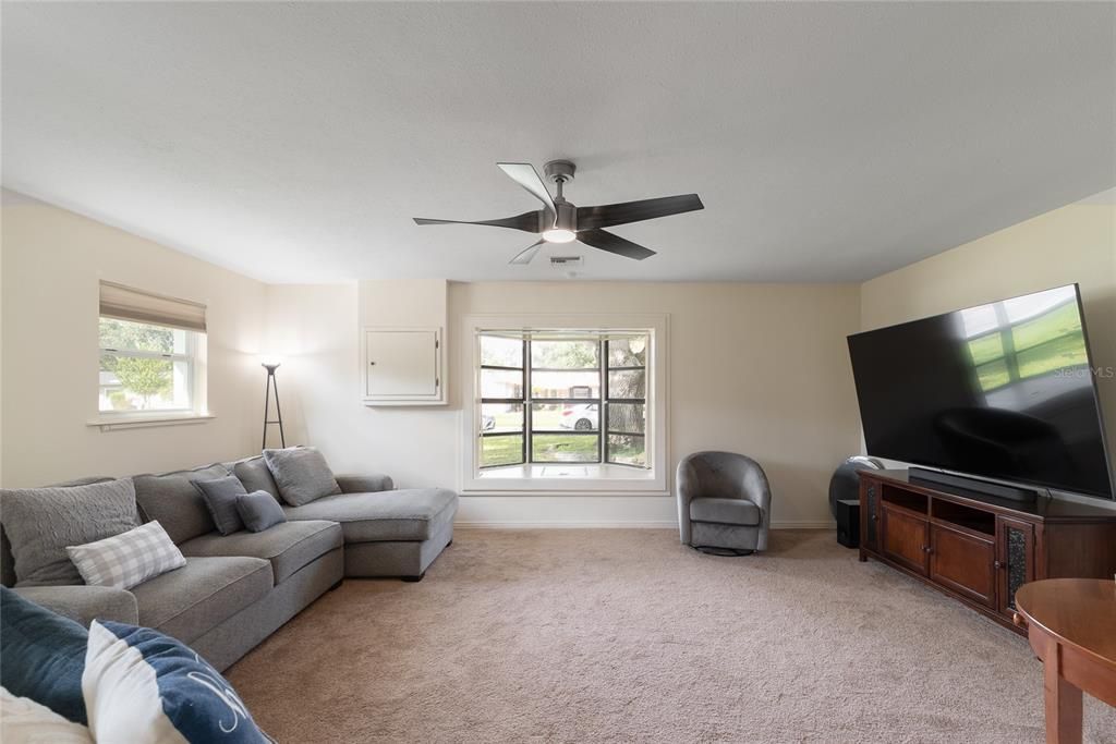 For Sale: $475,000 (3 beds, 2 baths, 1785 Square Feet)