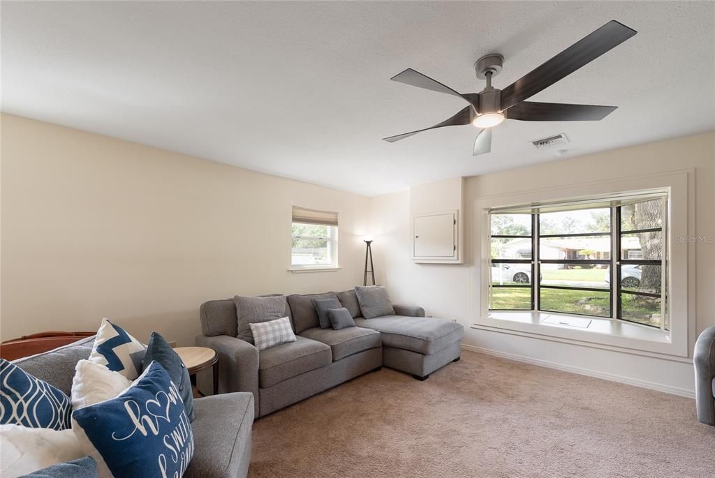 For Sale: $475,000 (3 beds, 2 baths, 1785 Square Feet)