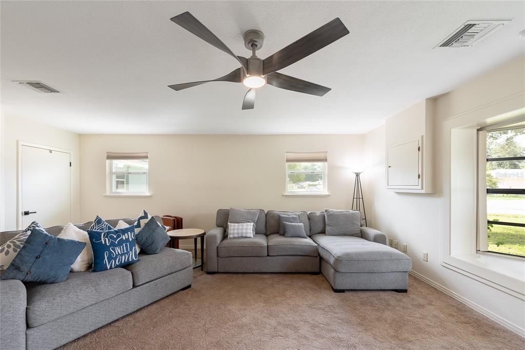 For Sale: $475,000 (3 beds, 2 baths, 1785 Square Feet)