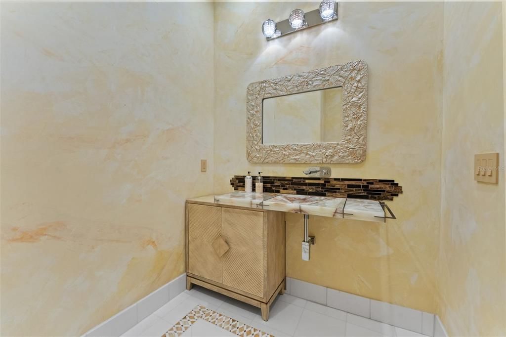 На продажу: $3,750,000 (3 спален, 3 ванн, 4558 Квадратных фут)