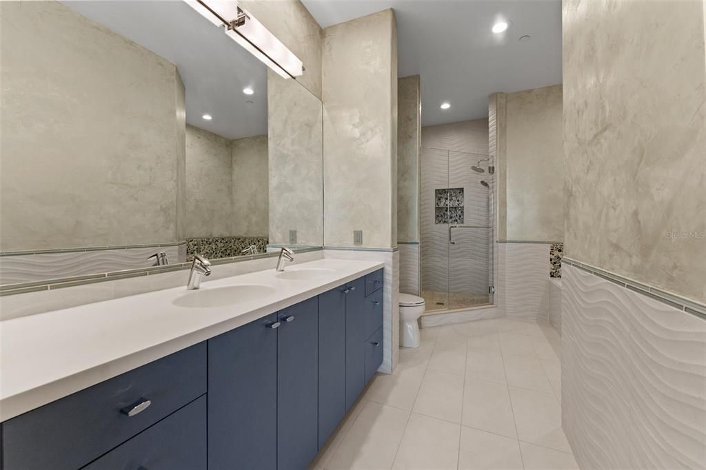 На продажу: $3,750,000 (3 спален, 3 ванн, 4558 Квадратных фут)