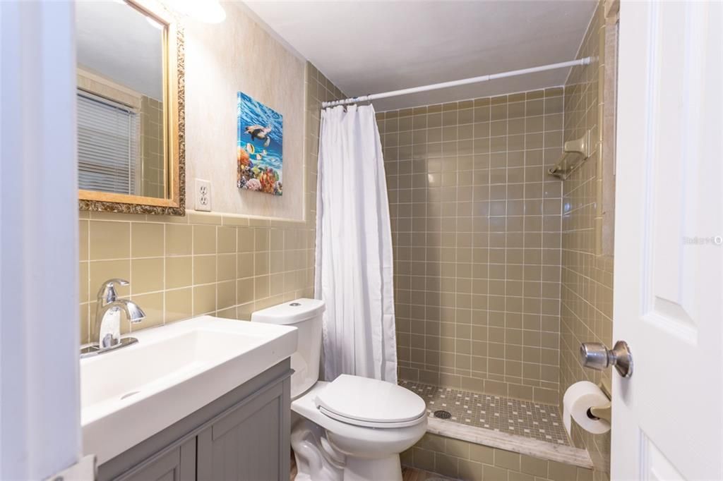 На продажу: $279,900 (2 спален, 2 ванн, 1184 Квадратных фут)