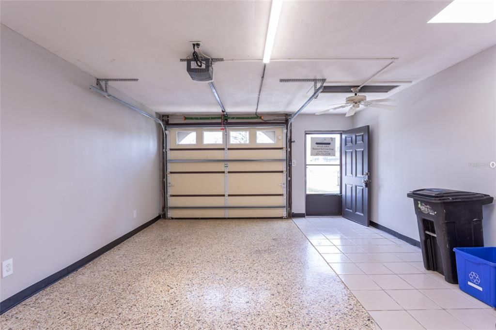 На продажу: $279,900 (2 спален, 2 ванн, 1184 Квадратных фут)