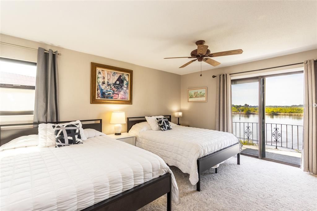 На продажу: $279,900 (2 спален, 2 ванн, 1184 Квадратных фут)