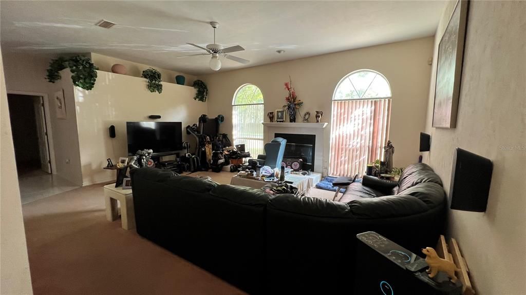 На продажу: $595,000 (4 спален, 2 ванн, 2764 Квадратных фут)