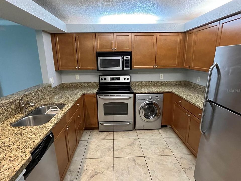 For Rent: $1,550 (1 beds, 1 baths, 714 Square Feet)