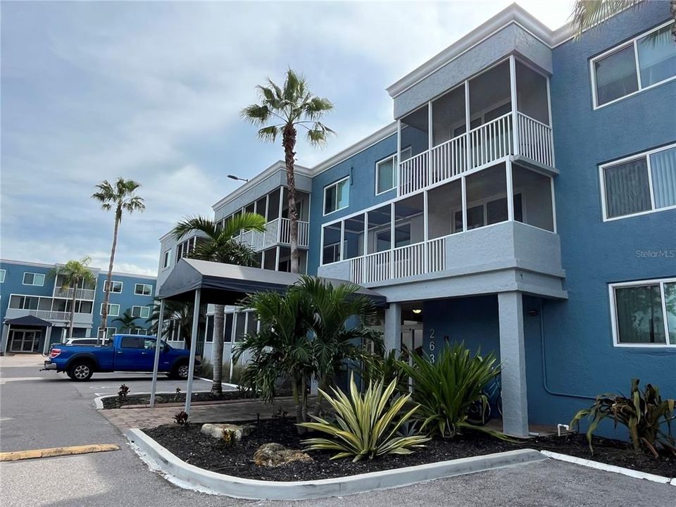 For Rent: $1,550 (1 beds, 1 baths, 714 Square Feet)