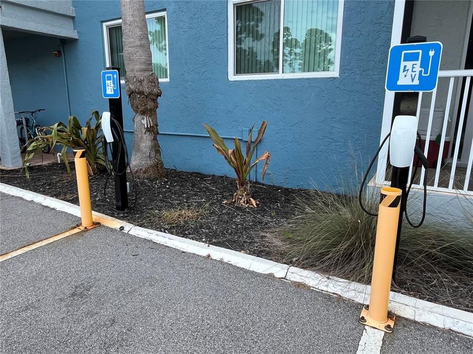 For Rent: $1,550 (1 beds, 1 baths, 714 Square Feet)