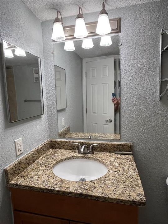 For Rent: $1,550 (1 beds, 1 baths, 714 Square Feet)