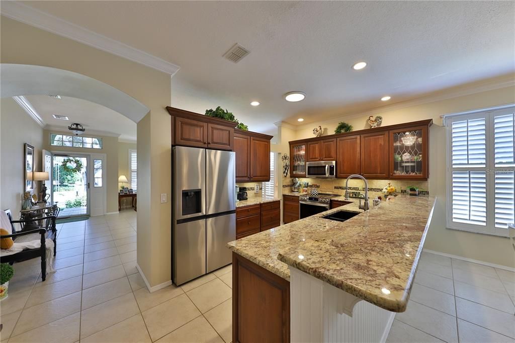 合同活跃: $519,000 (3 贝兹, 2 浴室, 2000 平方英尺)