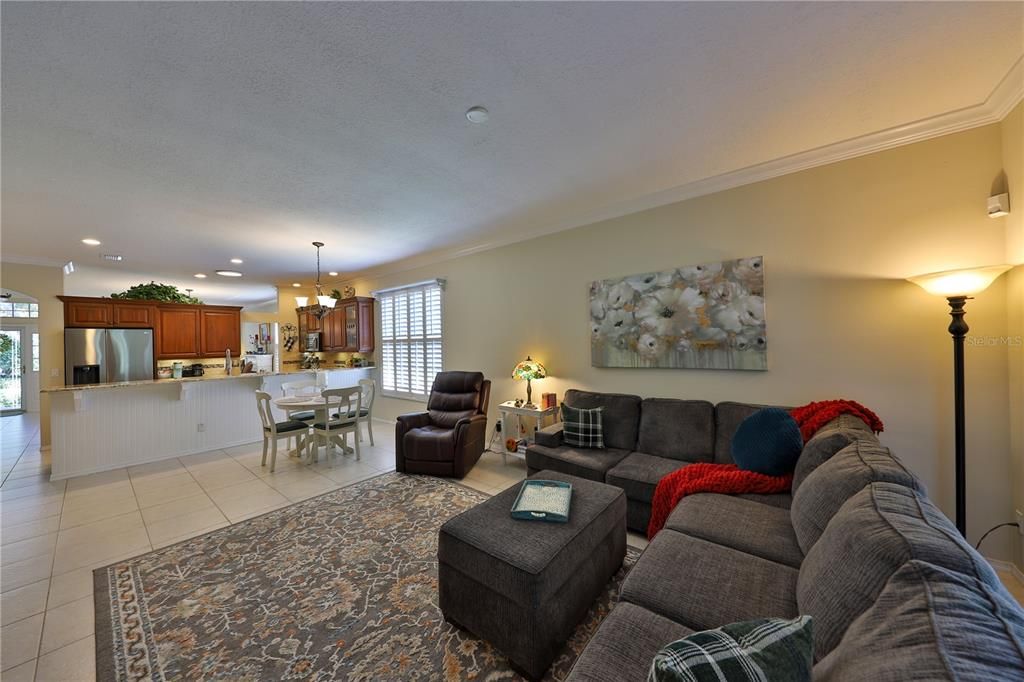 合同活跃: $519,000 (3 贝兹, 2 浴室, 2000 平方英尺)