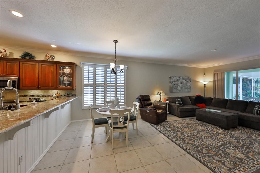 合同活跃: $519,000 (3 贝兹, 2 浴室, 2000 平方英尺)