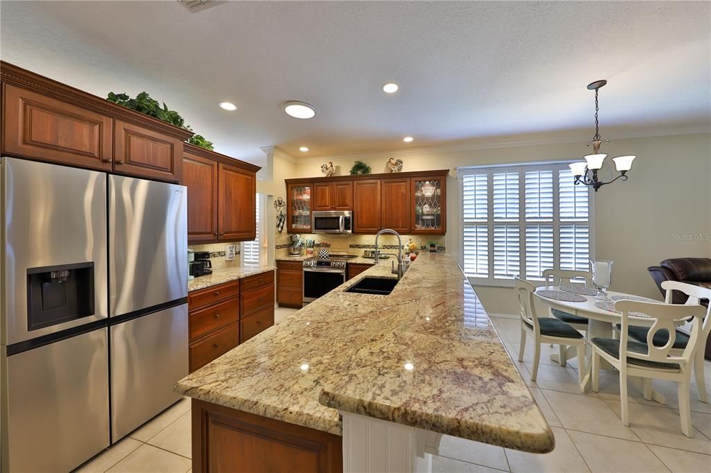 合同活跃: $519,000 (3 贝兹, 2 浴室, 2000 平方英尺)