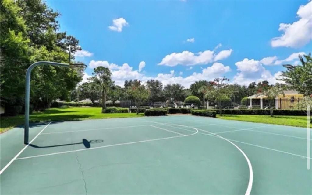 合同活跃: $519,000 (3 贝兹, 2 浴室, 2000 平方英尺)