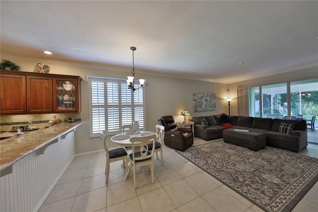 合同活跃: $519,000 (3 贝兹, 2 浴室, 2000 平方英尺)