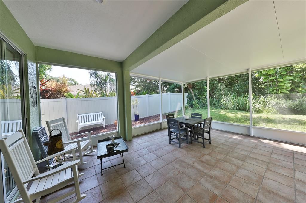 合同活跃: $519,000 (3 贝兹, 2 浴室, 2000 平方英尺)