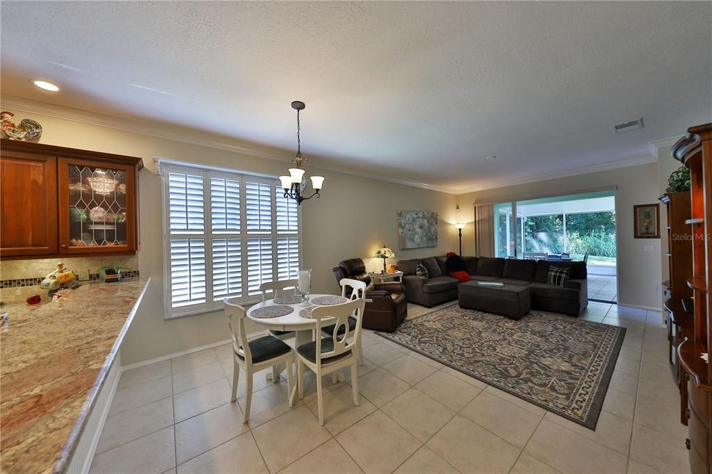 合同活跃: $519,000 (3 贝兹, 2 浴室, 2000 平方英尺)