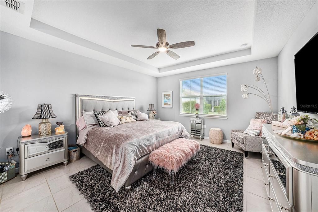 For Sale: $549,900 (2 beds, 2 baths, 1889 Square Feet)