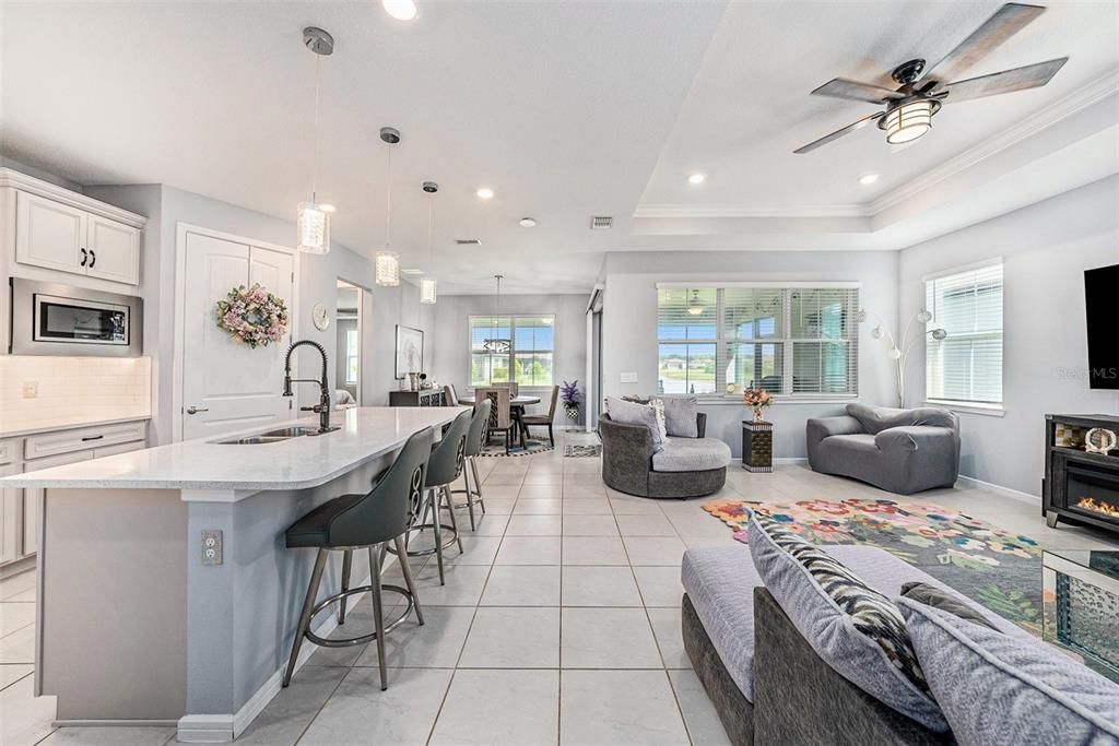 For Sale: $549,900 (2 beds, 2 baths, 1889 Square Feet)