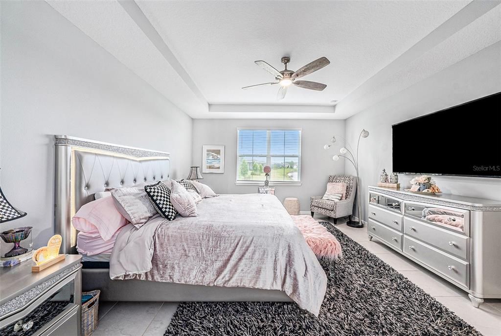 For Sale: $549,900 (2 beds, 2 baths, 1889 Square Feet)