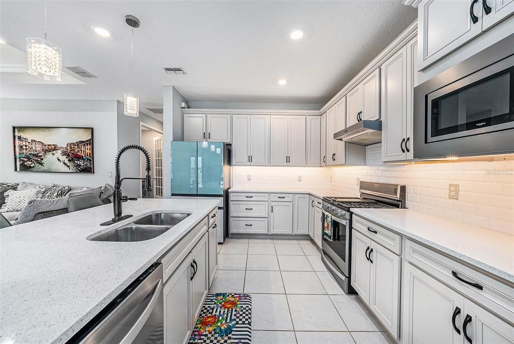For Sale: $549,900 (2 beds, 2 baths, 1889 Square Feet)