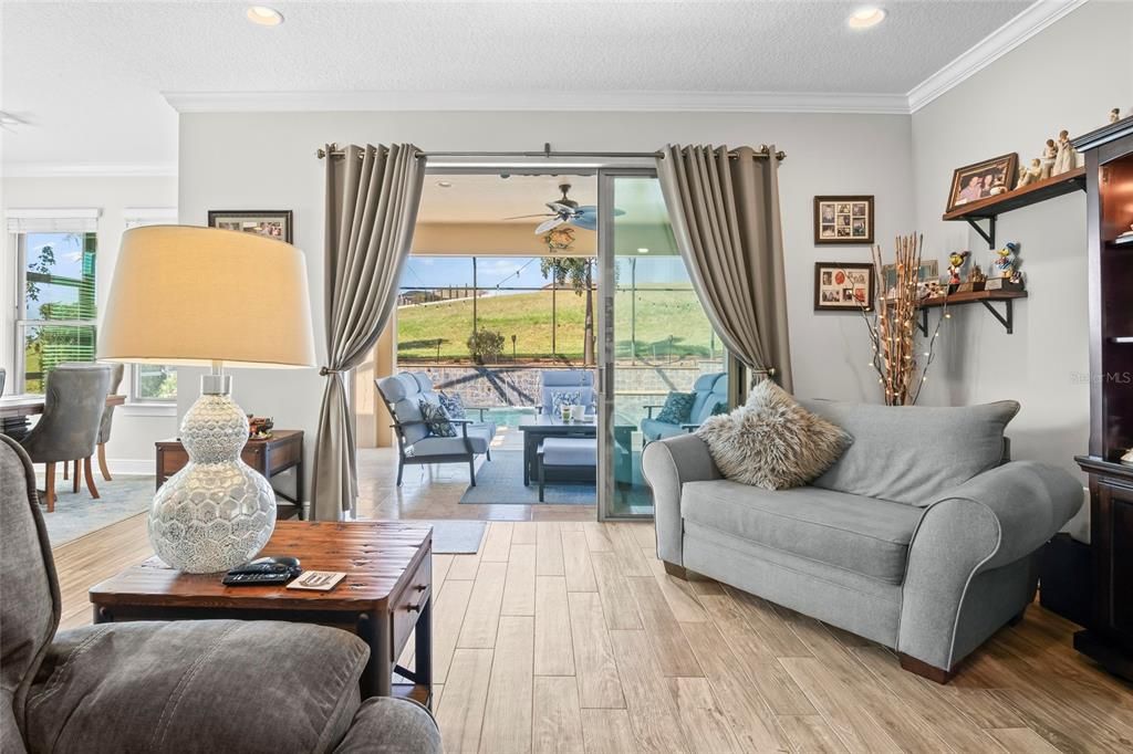 合同活跃: $679,000 (4 贝兹, 3 浴室, 2848 平方英尺)