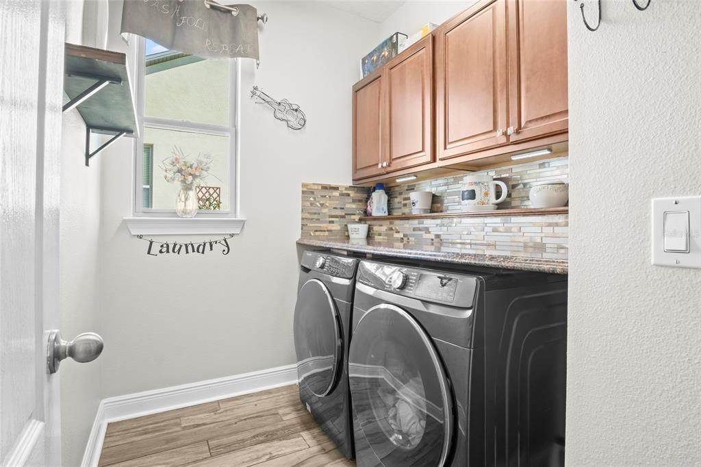 合同活跃: $679,000 (4 贝兹, 3 浴室, 2848 平方英尺)