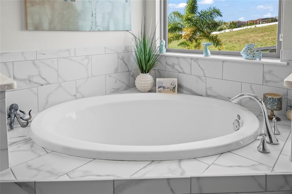 合同活跃: $679,000 (4 贝兹, 3 浴室, 2848 平方英尺)