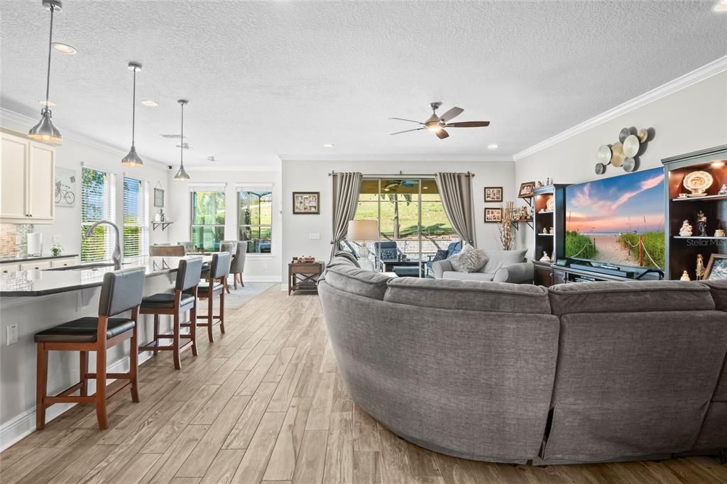 合同活跃: $679,000 (4 贝兹, 3 浴室, 2848 平方英尺)