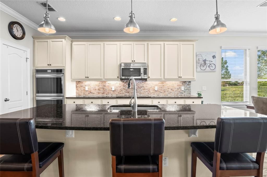 合同活跃: $679,000 (4 贝兹, 3 浴室, 2848 平方英尺)