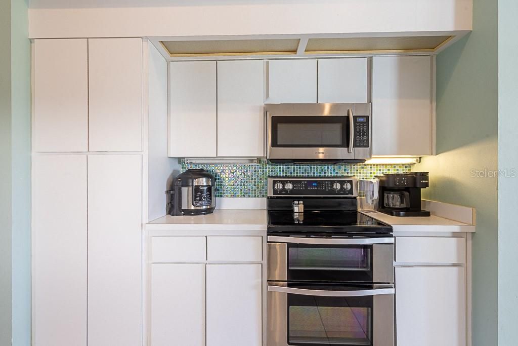 Под контрактом: $350,000 (3 спален, 2 ванн, 2174 Квадратных фут)