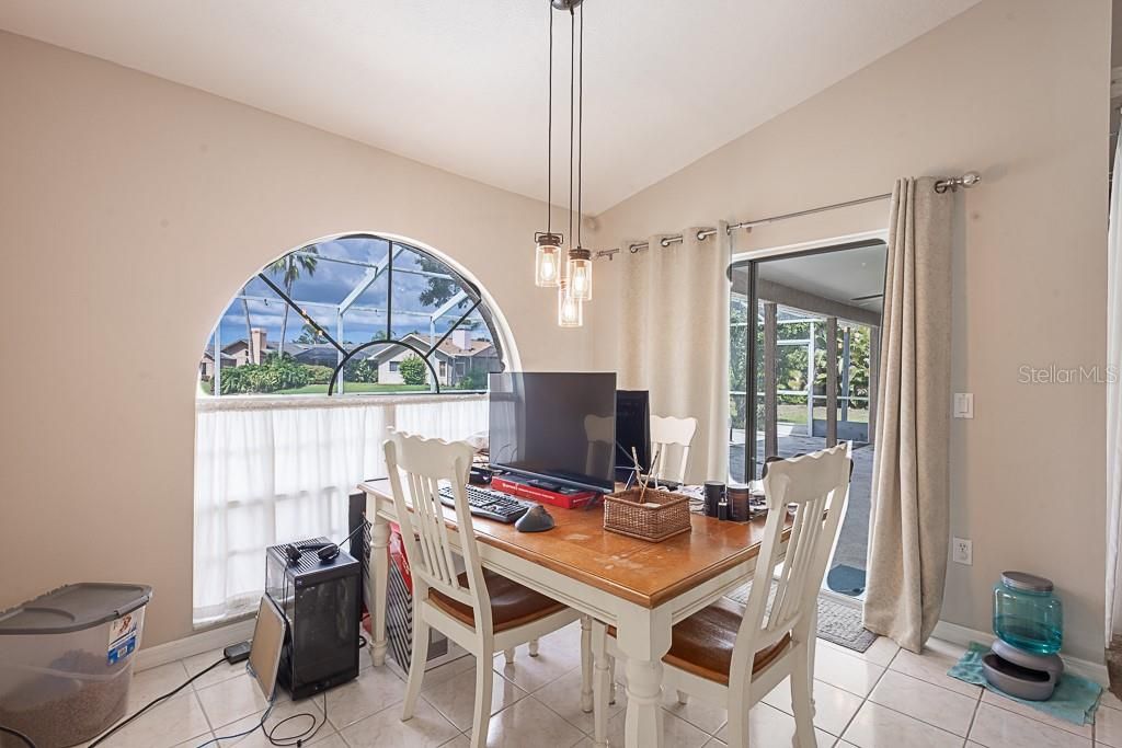 Под контрактом: $350,000 (3 спален, 2 ванн, 2174 Квадратных фут)