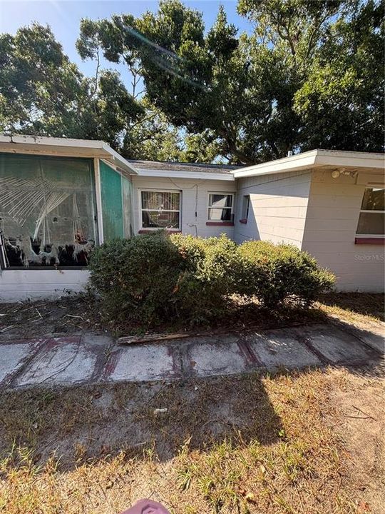 Active With Contract: $295,000 (3 beds, 2 baths, 1490 Square Feet)