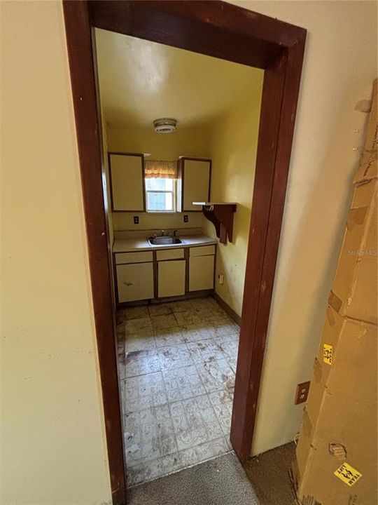 Active With Contract: $295,000 (3 beds, 2 baths, 1490 Square Feet)