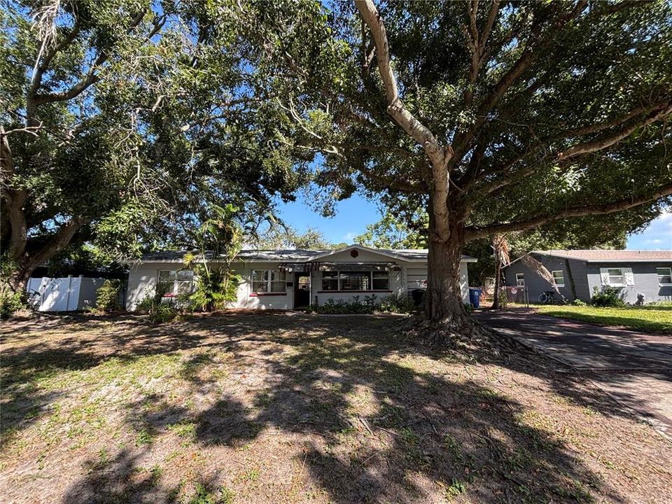 Active With Contract: $295,000 (3 beds, 2 baths, 1490 Square Feet)