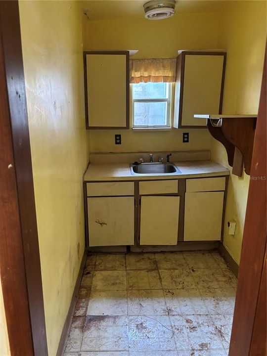 Active With Contract: $295,000 (3 beds, 2 baths, 1490 Square Feet)